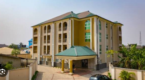 Breakfort Hotel and Suites